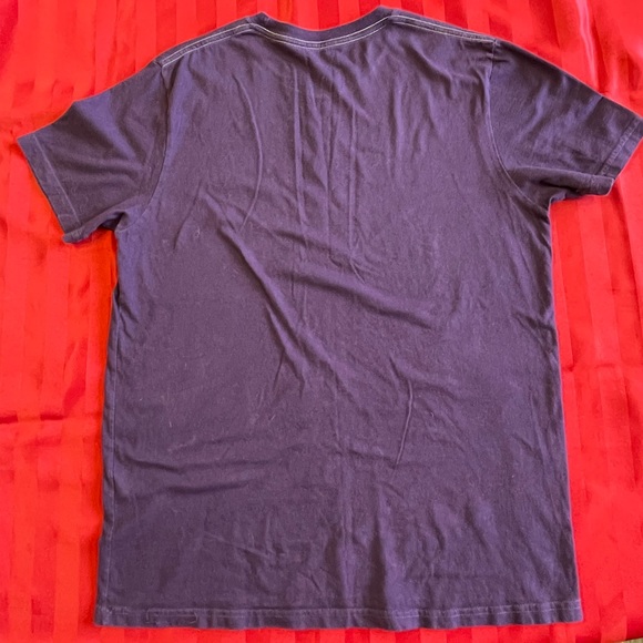 Men’s DKNY T-shirt - Picture 4 of 8